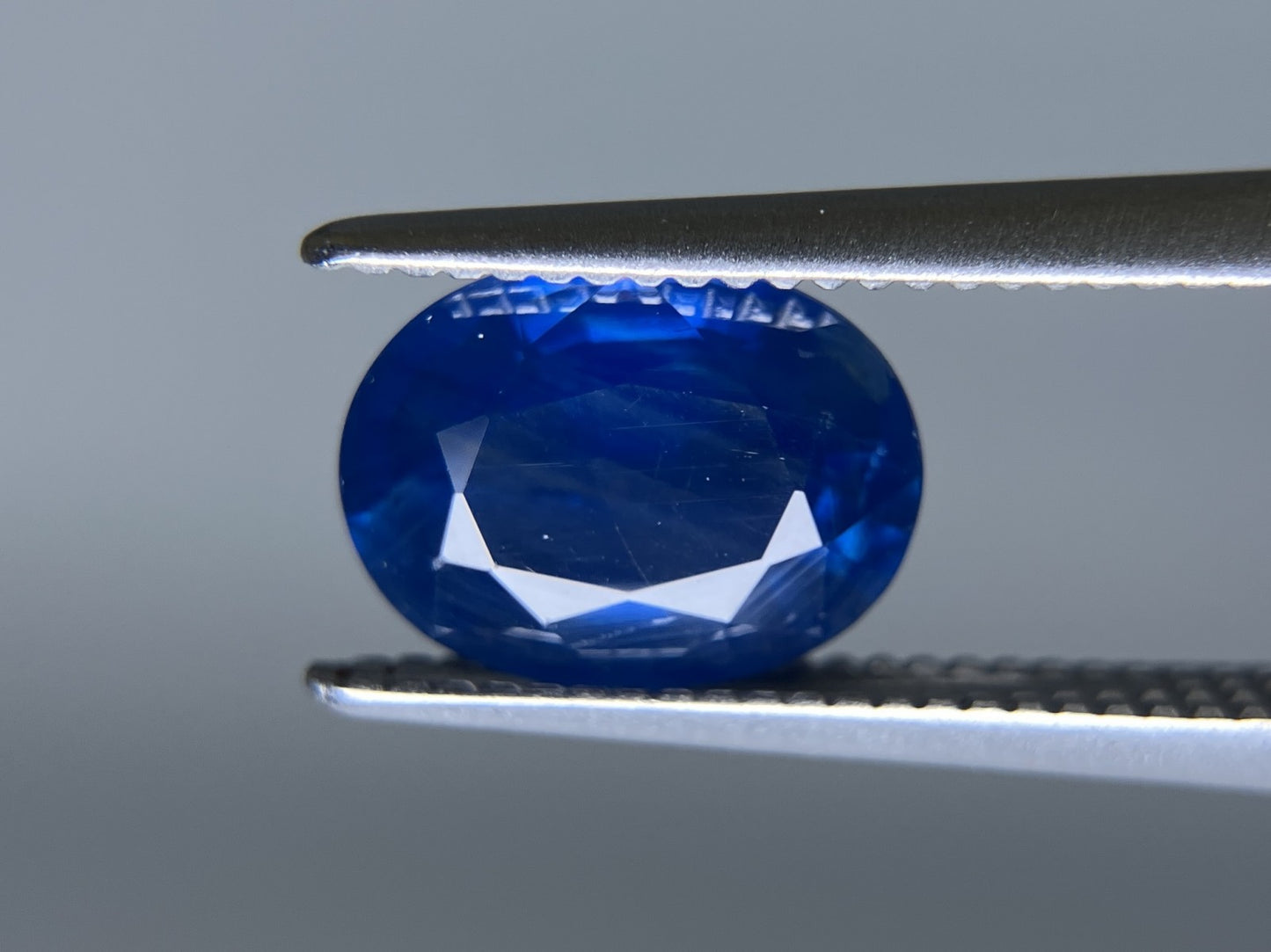 サファイア 1.56ct AIGS鑑別書付き コンフラワーブルー マダガスカル産 8.05㎜×6.15㎜×3.44㎜ ルース（ 裸石 ） 3299S