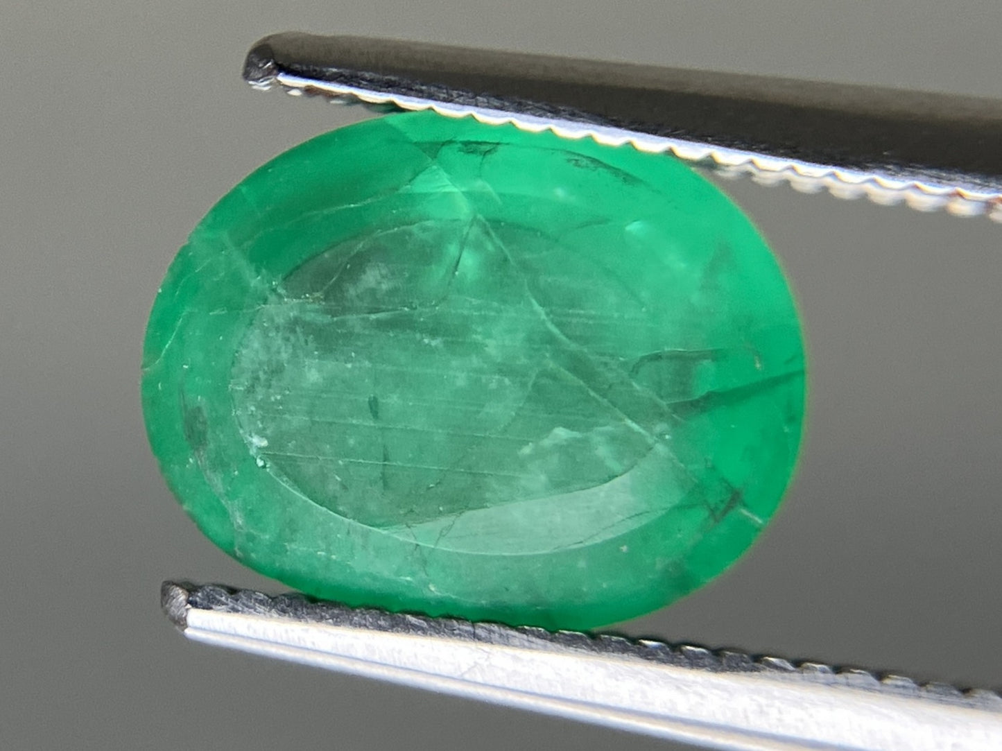 エメラルド 天然 2.561ct 中央宝石ソーティング付き 10.0㎜×7.8㎜×4.8㎜ ルース（ 裸石 ） 6136YY