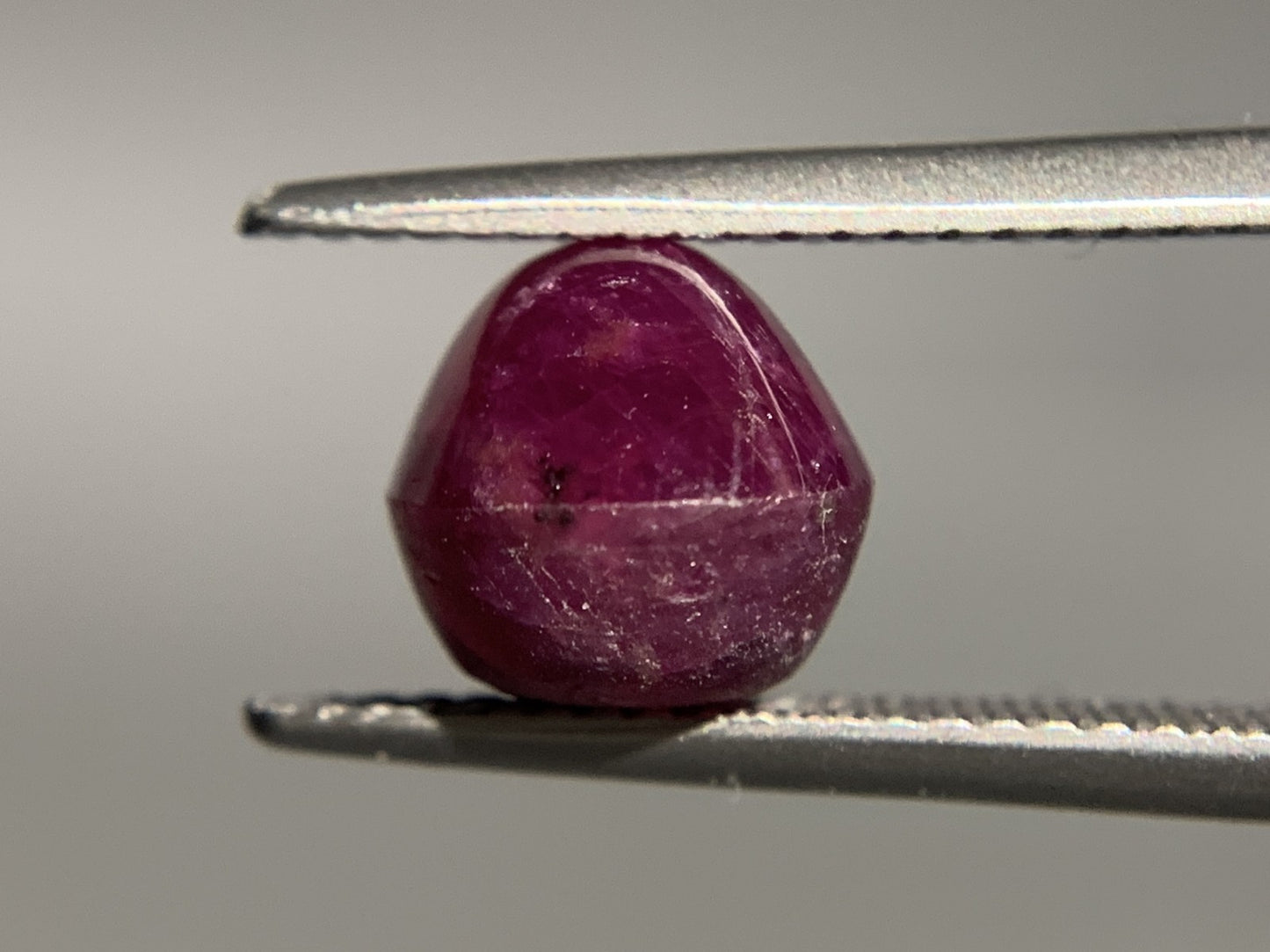 スタールビー 6.188ct  宝石ソーティング付き  9.7㎜×8.2㎜×7.8㎜  ルース（ 裸石 ） 4118Y