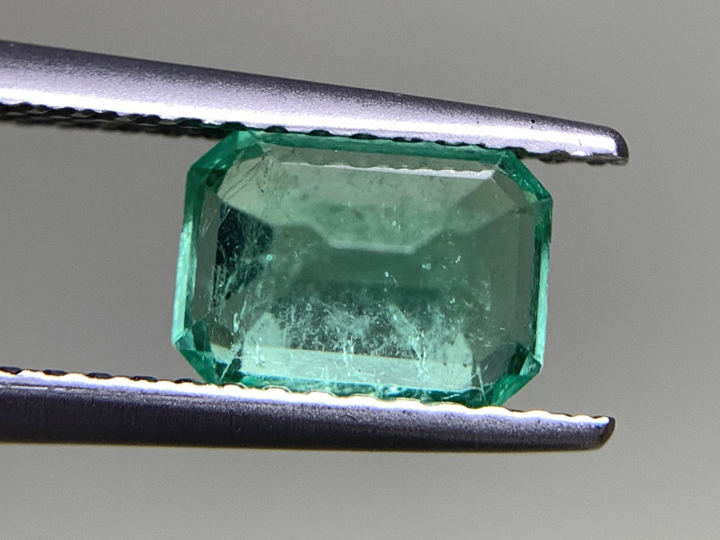 エメラルド 1.218ct  中央宝石ソーティング付き  7.32㎜×5.43㎜×4.61㎜  天然 ルース（ 裸石 ） 4709Y
