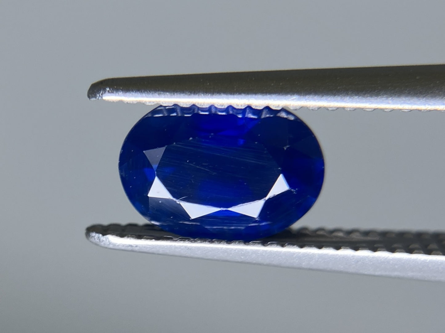 サファイア 1.17ct AIGS鑑別書付き ロイヤルブルー マダガスカル産 7.03㎜×5.10㎜×3.64㎜ ルース（ 裸石 ） 3676S