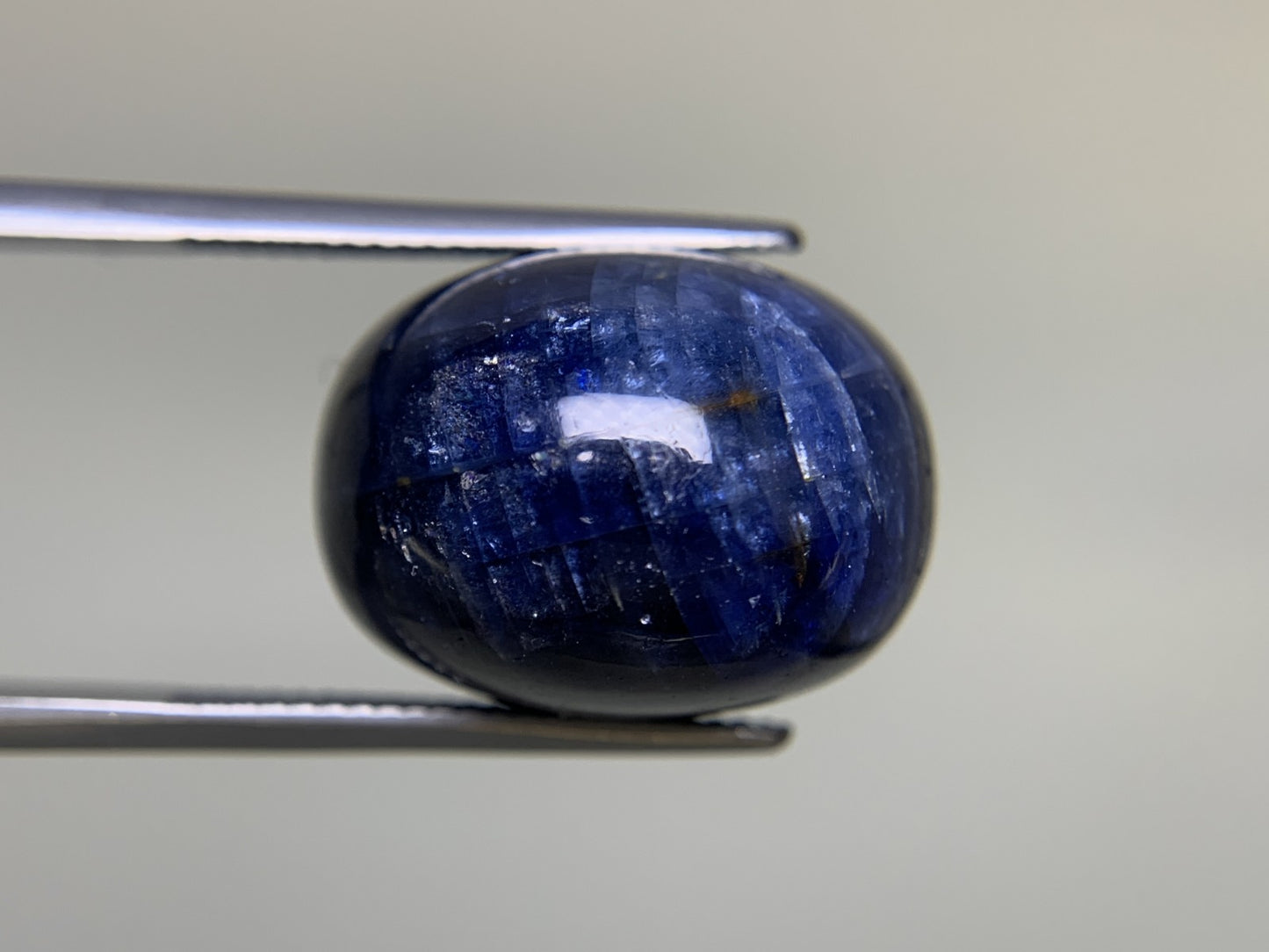 サファイア 68.64ct  中央宝石ソーティング付き  20.3㎜×20.0㎜×15.0㎜  ルース（ 裸石 ） 3847Y