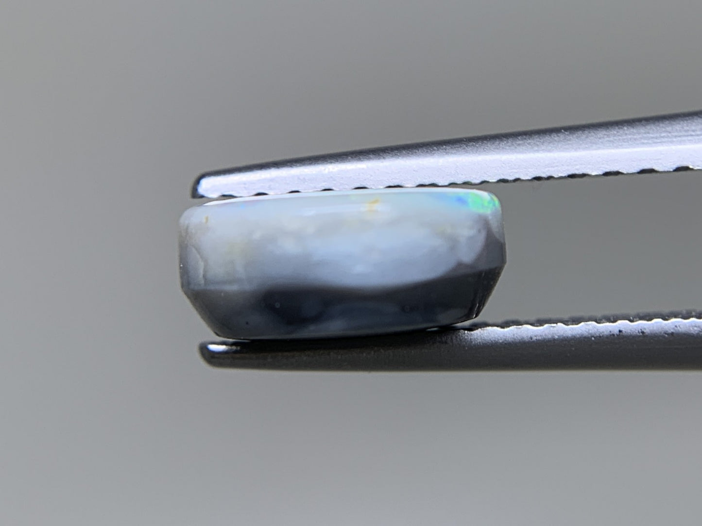 オパール 天然 1.801ct 中央宝石ソーティング付き 8.4㎜×7.9㎜×3.7㎜ ルース（ 裸石 ） 6547Y