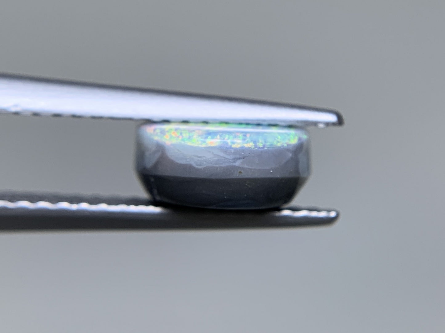 オパール 天然 1.801ct 中央宝石ソーティング付き 8.4㎜×7.9㎜×3.7㎜ ルース（ 裸石 ） 6547Y