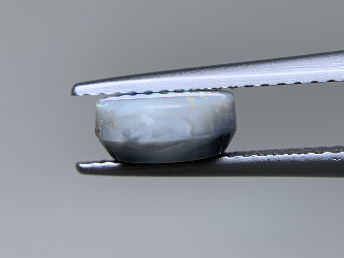 オパール 天然 1.801ct 中央宝石ソーティング付き 8.4㎜×7.9㎜×3.7㎜ ルース（ 裸石 ） 6547Y