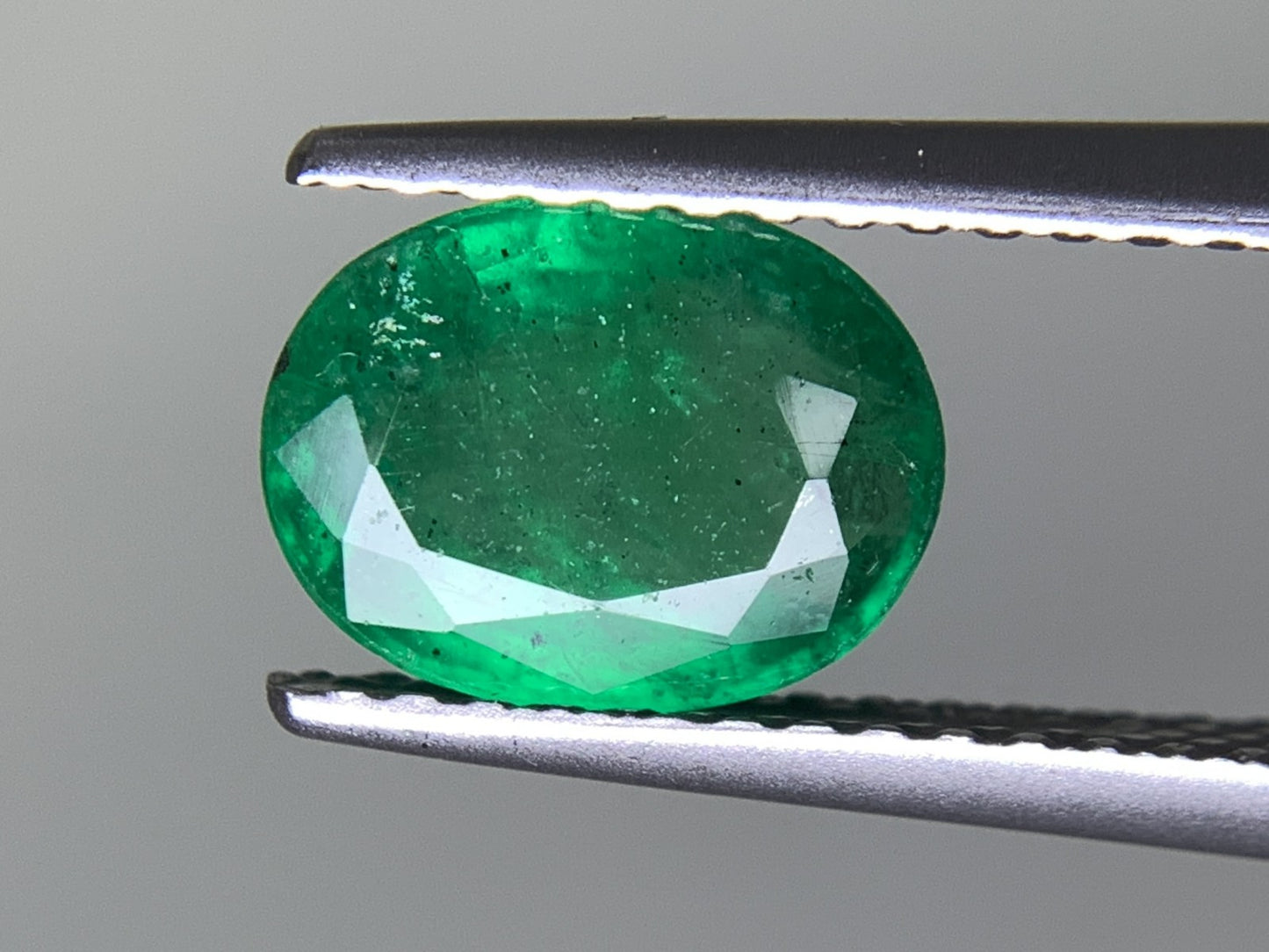 エメラルド 1.641ct 中央宝石ソーティング付き 8.10㎜×6.25㎜×4.54㎜ 天然 ルース（ 裸石 ） 4721Y