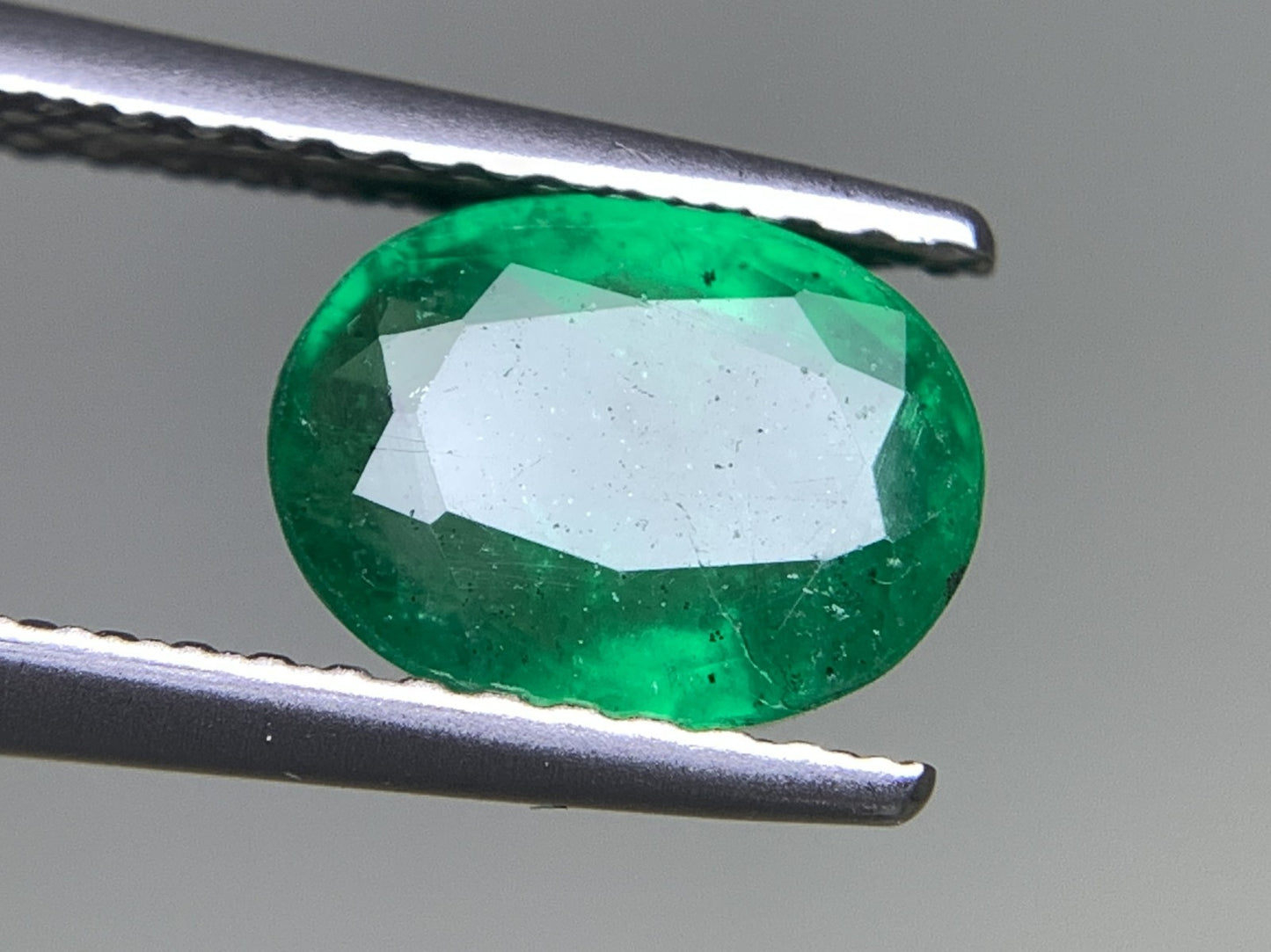 エメラルド 1.641ct 中央宝石ソーティング付き 8.10㎜×6.25㎜×4.54㎜ 天然 ルース（ 裸石 ） 4721Y