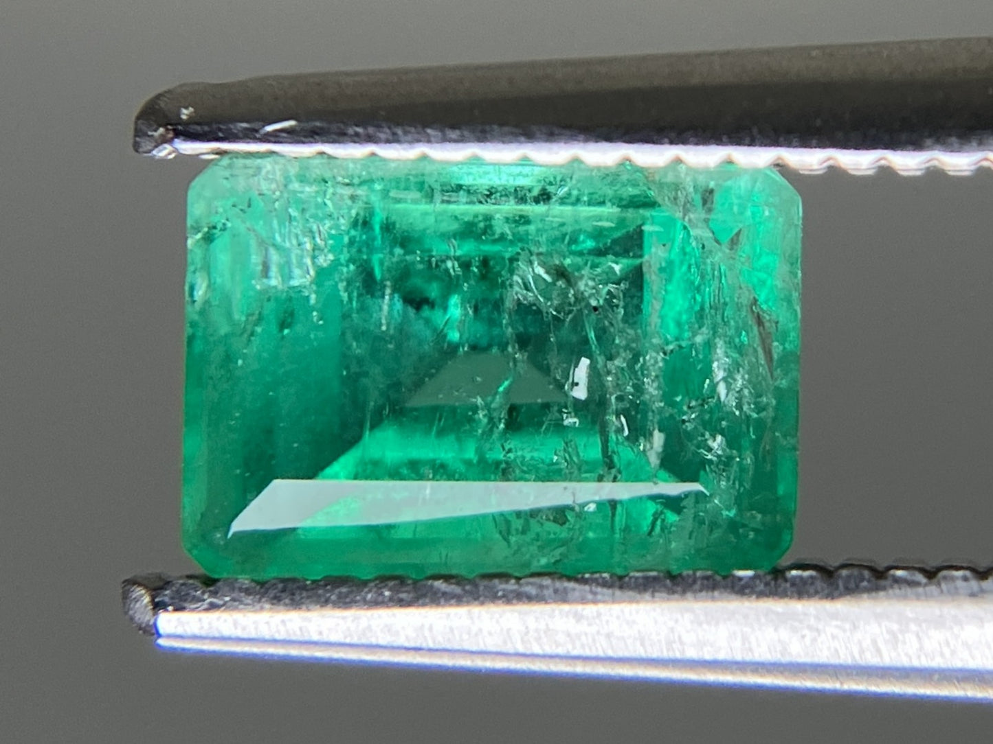 エメラルド 天然 1.058ct 宝石ソーティング付き 7.1㎜×4.9㎜×3.9㎜ ルース（ 裸石 ） 6383YY