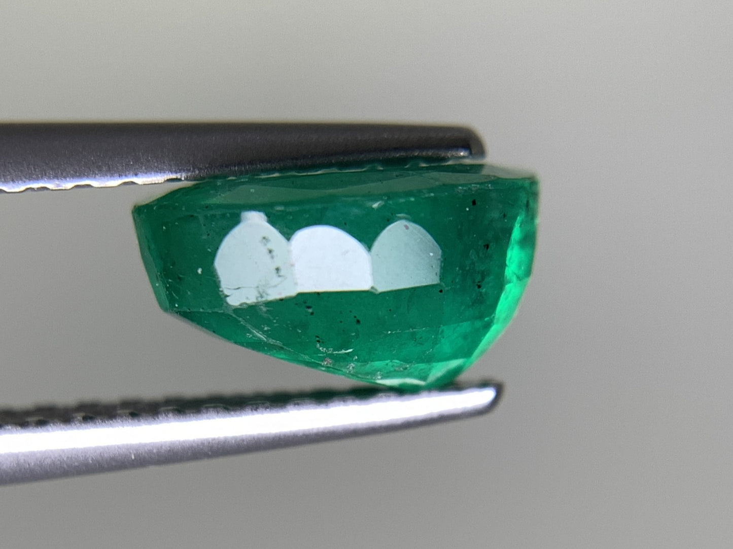 エメラルド 1.641ct 中央宝石ソーティング付き 8.10㎜×6.25㎜×4.54㎜ 天然 ルース（ 裸石 ） 4721Y