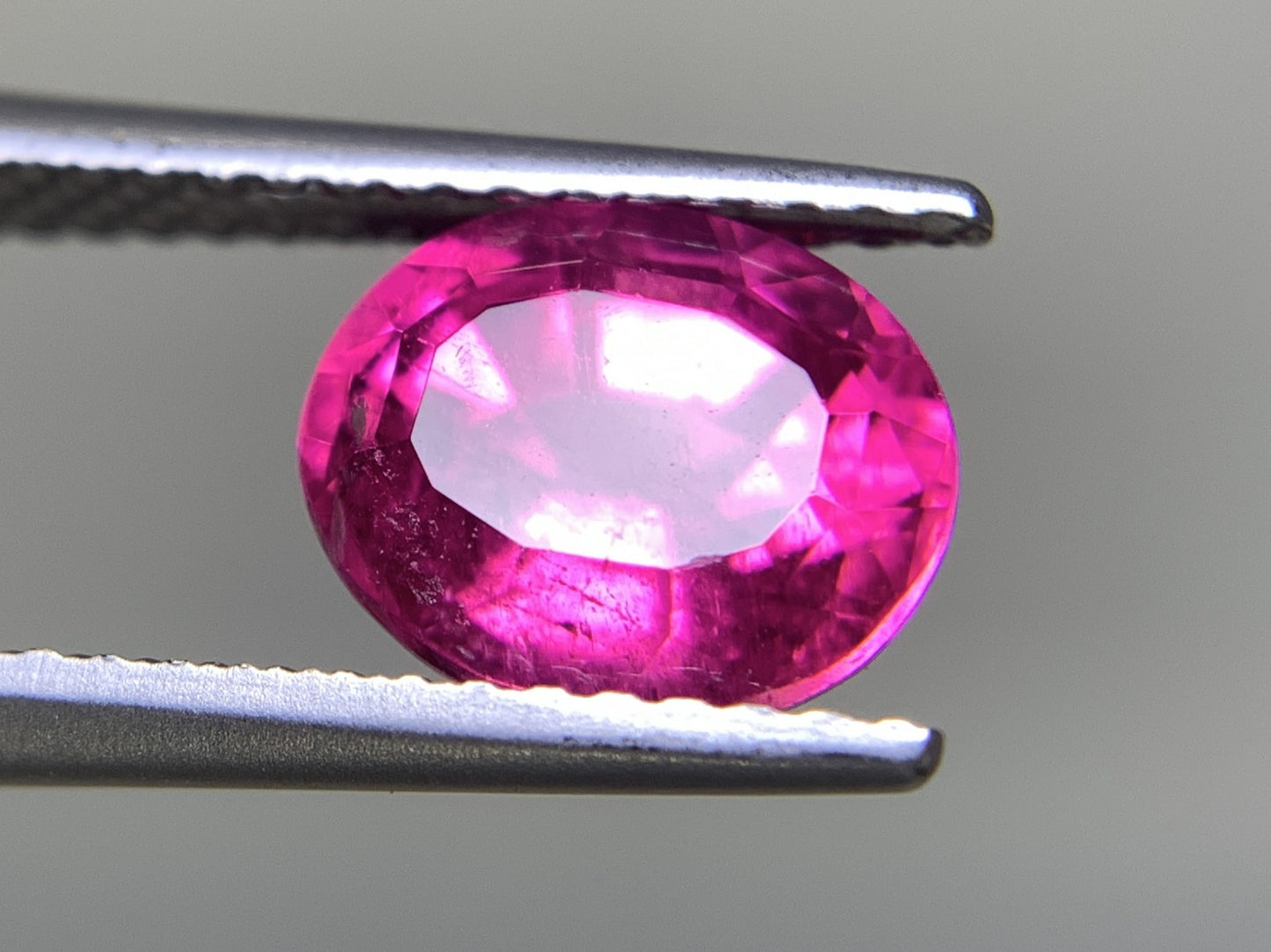 ピンクトルマリン 2.211ct 宝石ソーティング付き  8.5㎜×6.9㎜×5.4㎜ ルース（ 裸石 ） 2217Y