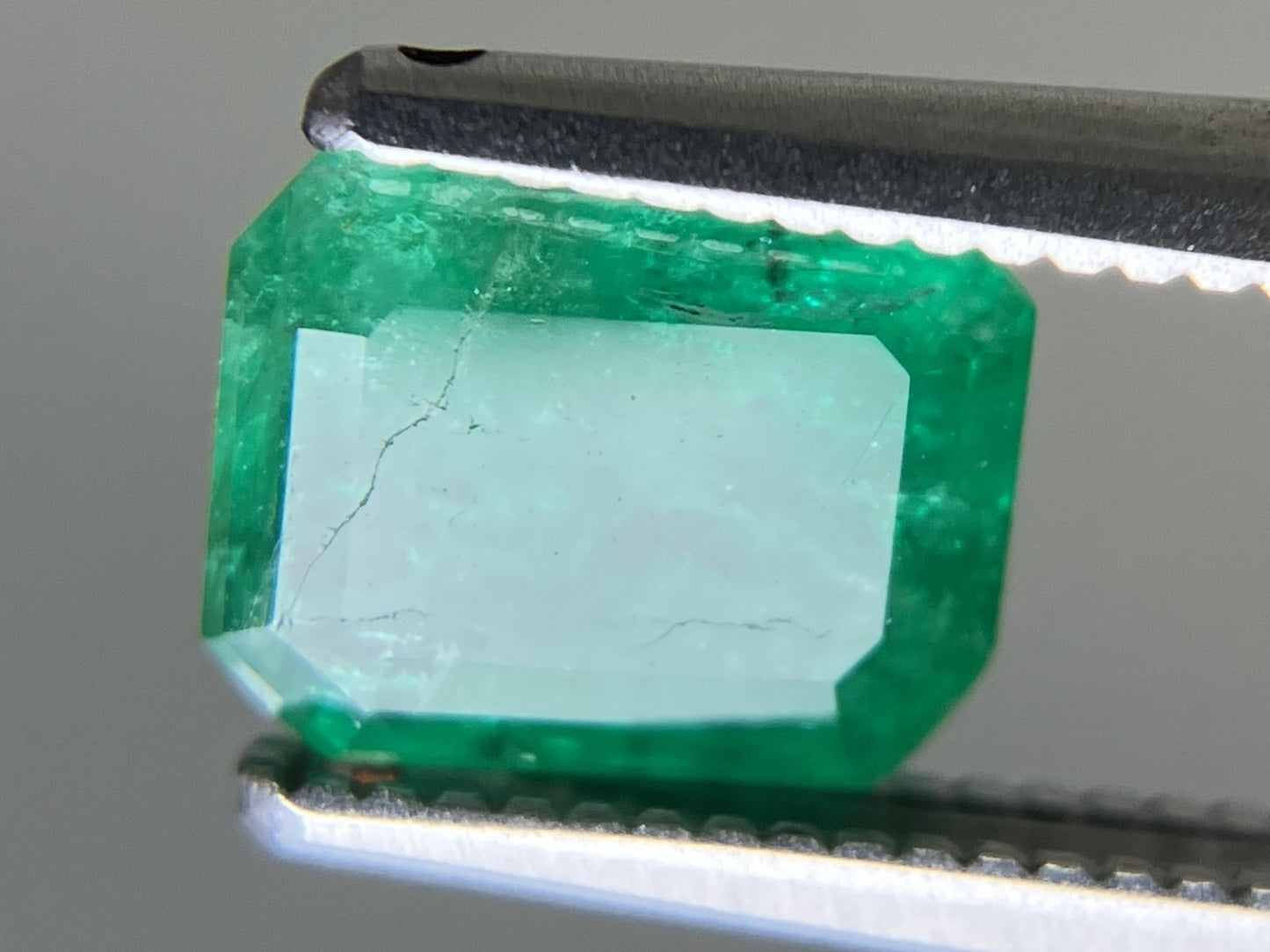 エメラルド 天然 1.165ct 宝石ソーティング付き 7.1㎜×5.6㎜×3.2㎜ ルース（ 裸石 ） 6413YY