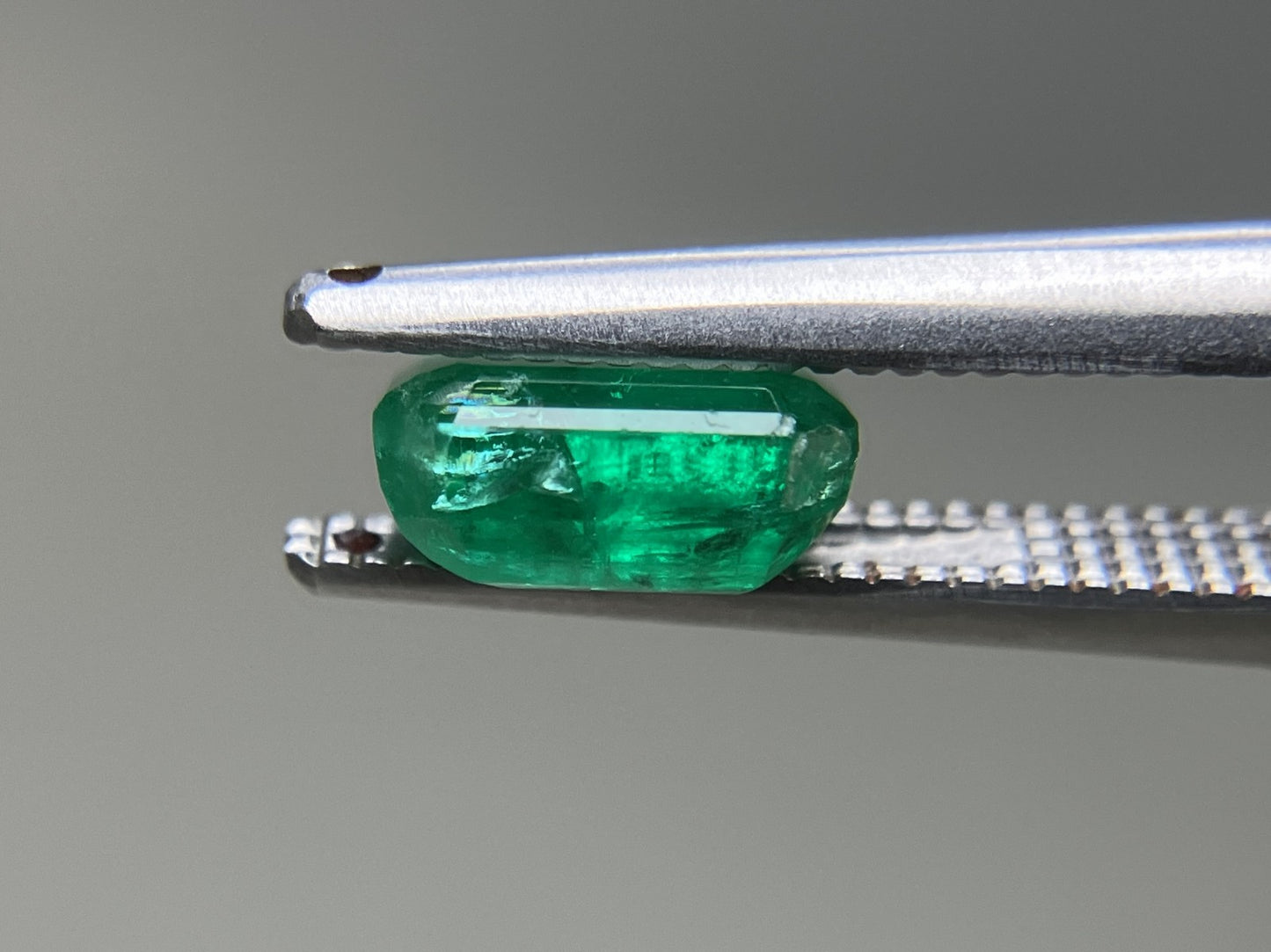 エメラルド 天然 1.165ct 宝石ソーティング付き 7.1㎜×5.6㎜×3.2㎜ ルース（ 裸石 ） 6413YY