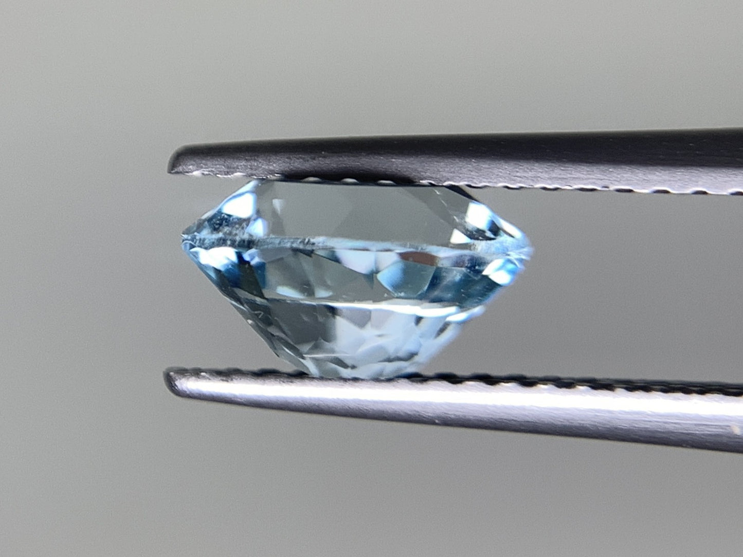 アクアマリン 天然  1.371ct  宝石ソーティング付き  8.0㎜×6.8㎜×4.7㎜ ルース（ 裸石 ）  5666Y