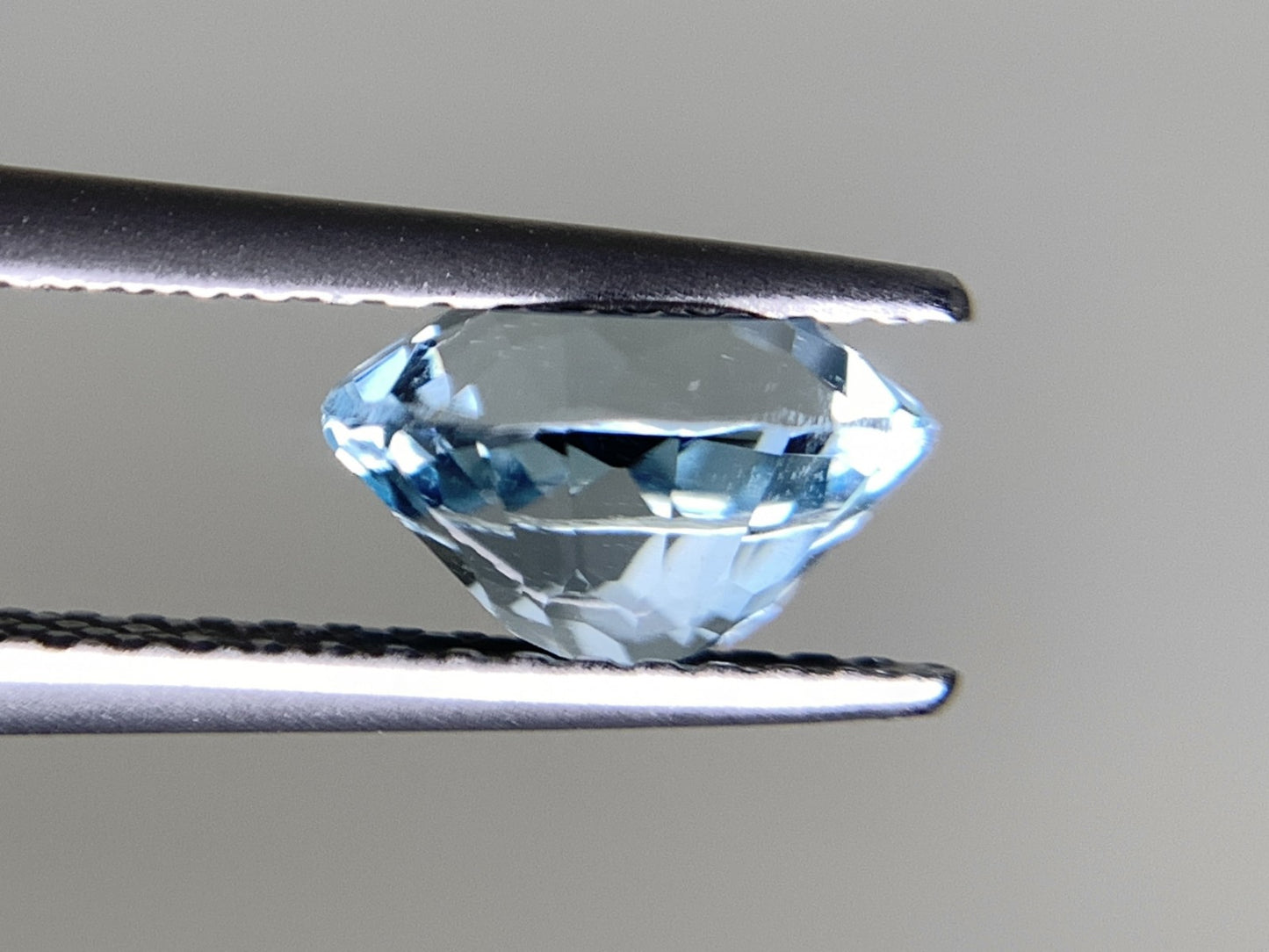 アクアマリン 天然  1.371ct  宝石ソーティング付き  8.0㎜×6.8㎜×4.7㎜ ルース（ 裸石 ）  5666Y