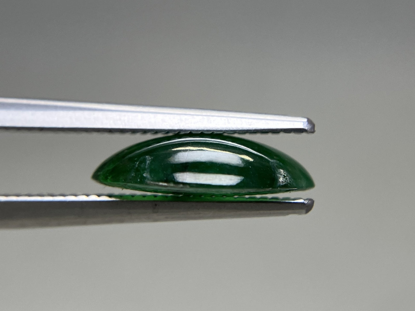 ヒスイ 翡翠 天然 3.009ct 宝石ソーティング付き 11.9㎜×9.2㎜×3.2㎜ ルース（ 裸石 ） 6150YY