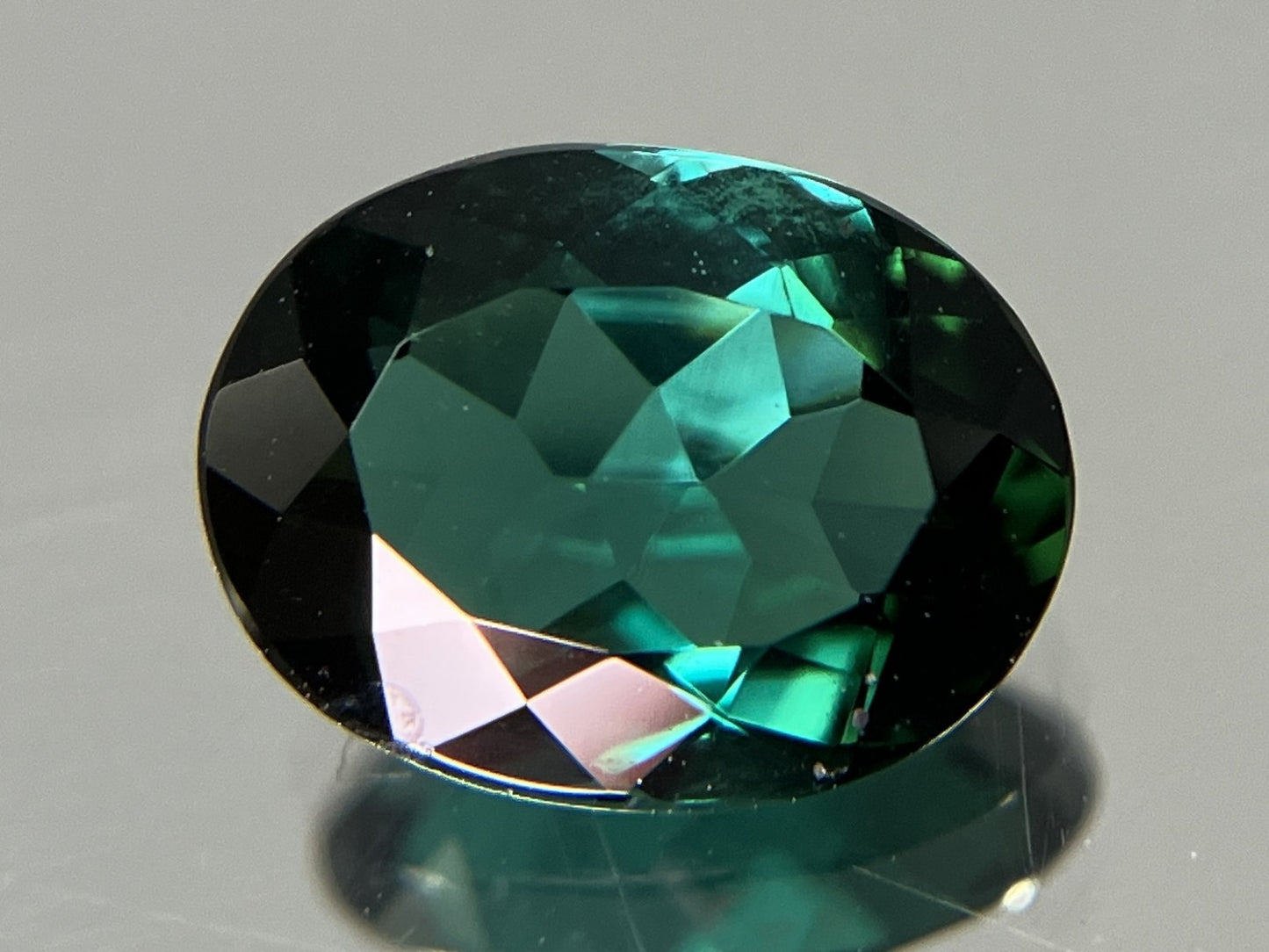 グリーントルマリン 天然 1.638ct 宝石ソーティング付き 9.0㎜×6.8㎜×3.7㎜ ルース（ 裸石 ） 6388YY