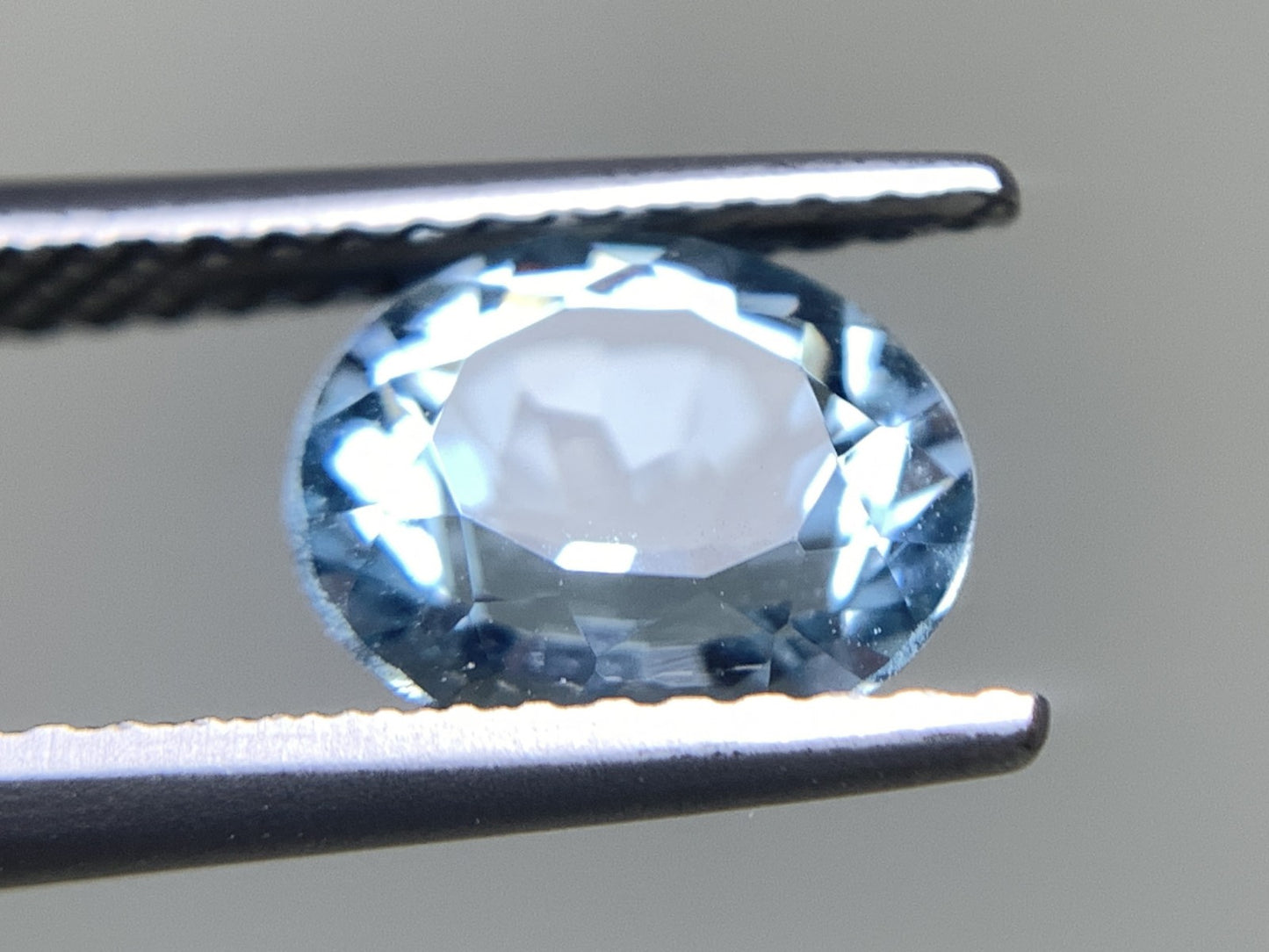 アクアマリン 天然  1.371ct  宝石ソーティング付き  8.0㎜×6.8㎜×4.7㎜ ルース（ 裸石 ）  5666Y
