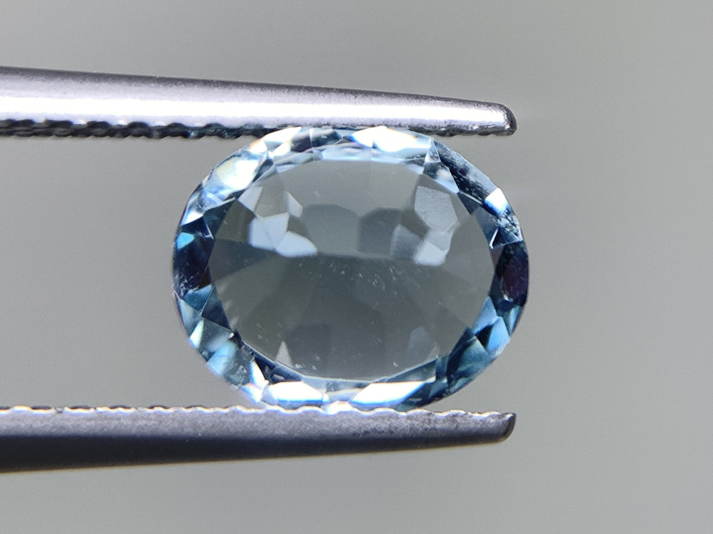 アクアマリン 天然  1.371ct  宝石ソーティング付き  8.0㎜×6.8㎜×4.7㎜ ルース（ 裸石 ）  5666Y