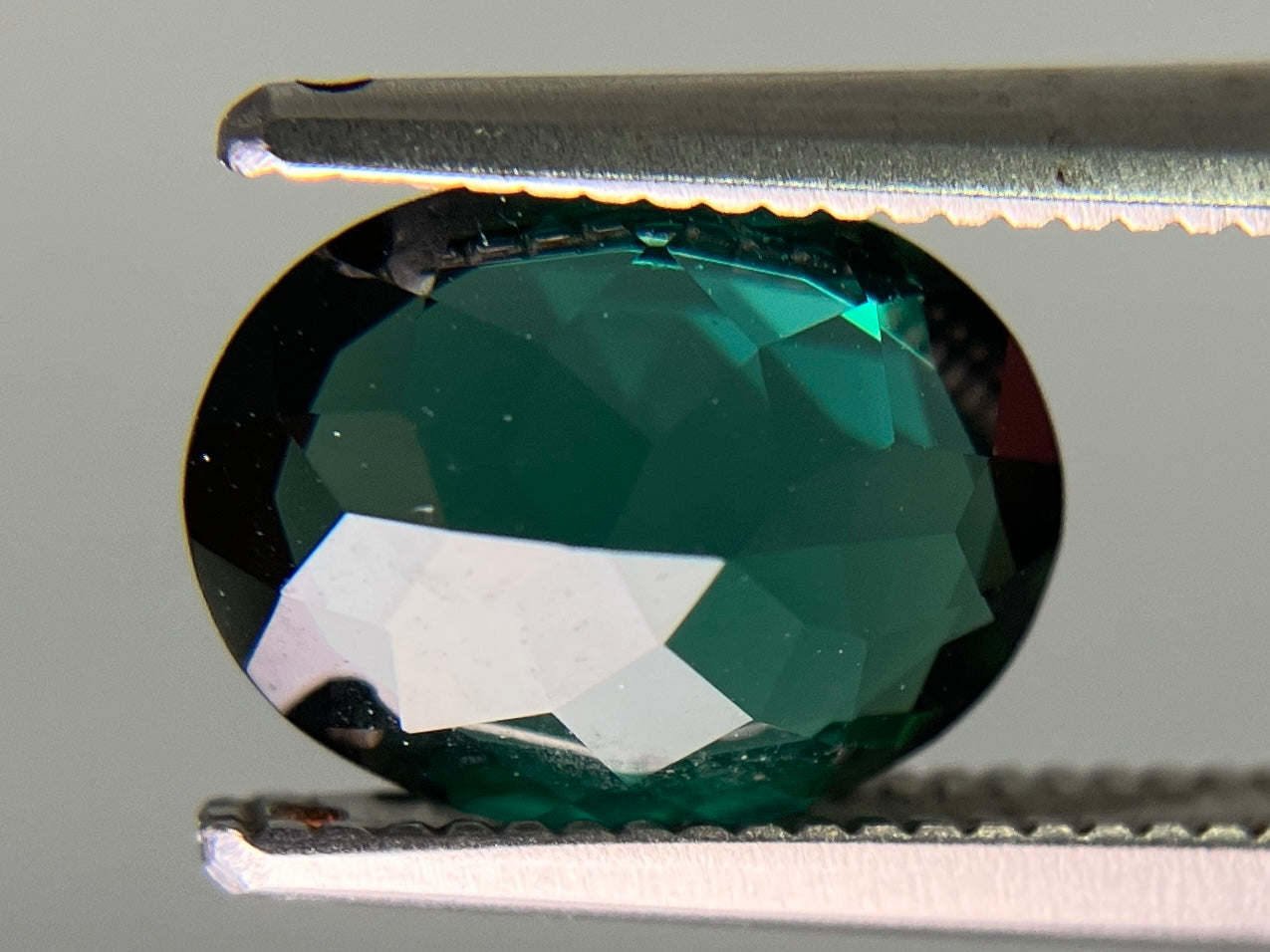 グリーントルマリン 天然 1.638ct 宝石ソーティング付き 9.0㎜×6.8㎜×3.7㎜ ルース（ 裸石 ） 6388YY