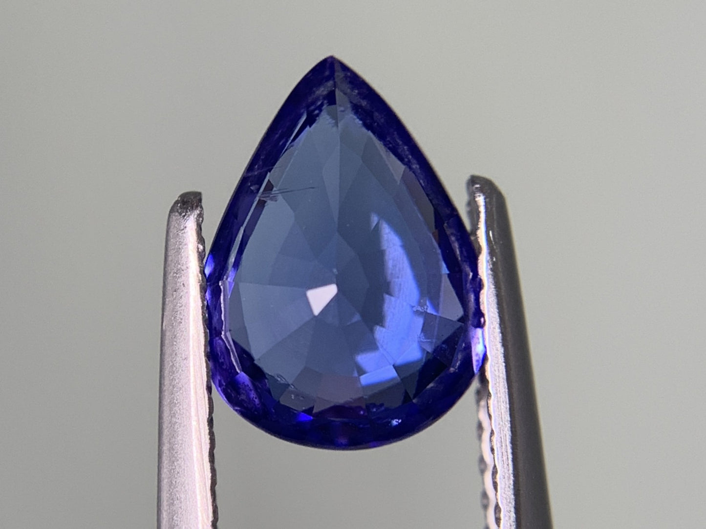 タンザナイト 天然 1.868ct 宝石ソーティング付き 縦9.78㎜×横7.10㎜×高さ4.09㎜ ルース（ 裸石 ）　 1154Y