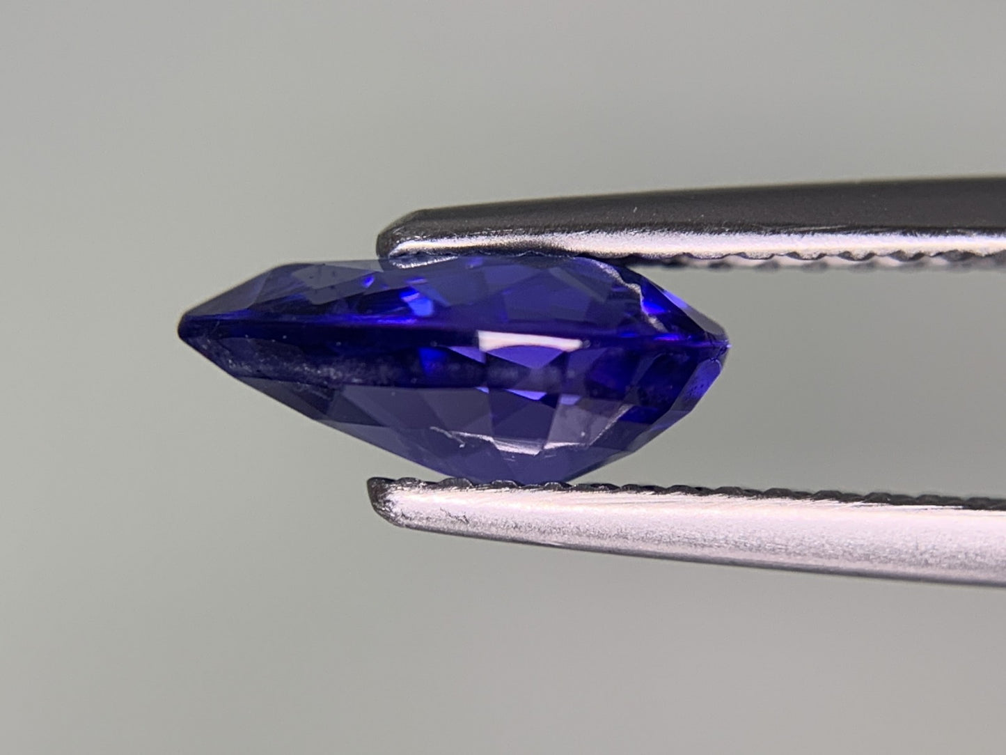 タンザナイト 天然 1.868ct 宝石ソーティング付き 縦9.78㎜×横7.10㎜×高さ4.09㎜ ルース（ 裸石 ）　 1154Y