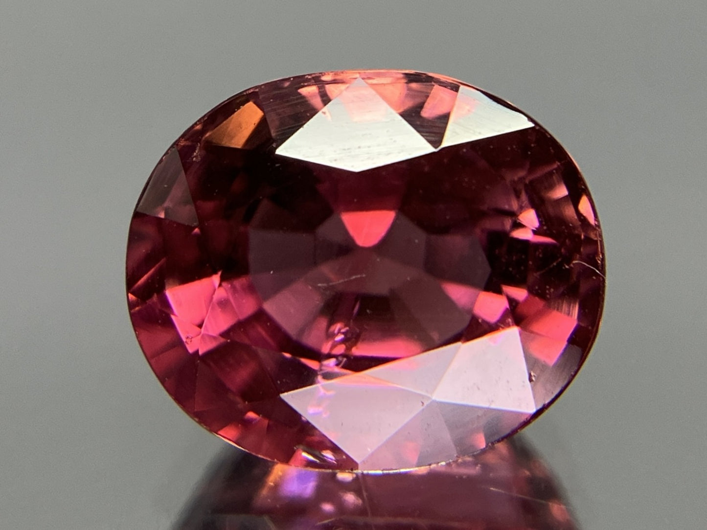 ピンクトルマリン 天然 3.809ct 宝石ソーティング付き 10.2㎜×8.5㎜×6.5㎜ ルース（ 裸石 ） 6375YY