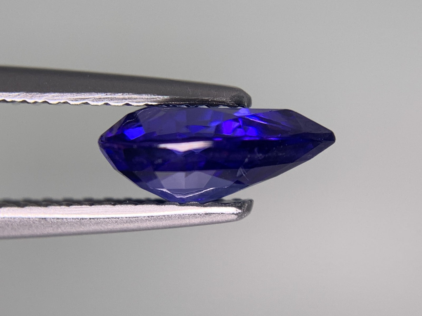 タンザナイト 天然 1.868ct 宝石ソーティング付き 縦9.78㎜×横7.10㎜×高さ4.09㎜ ルース（ 裸石 ）　 1154Y