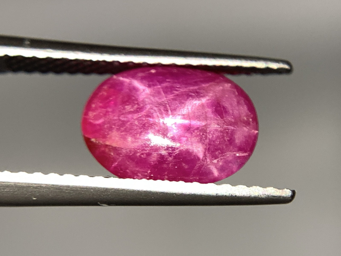 スタールビー 3.963ct 宝石ソーティング付き  10.3㎜×7.6㎜×4.9㎜ ルース（ 裸石 ） 2244Y