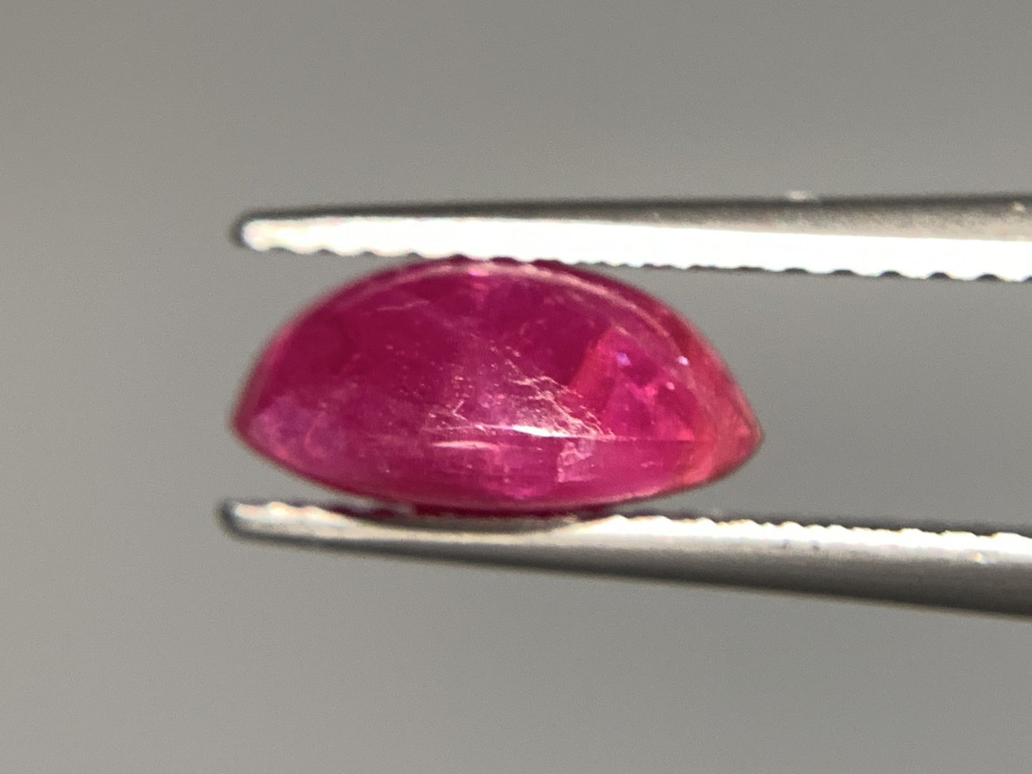 スタールビー 3.963ct 宝石ソーティング付き  10.3㎜×7.6㎜×4.9㎜ ルース（ 裸石 ） 2244Y