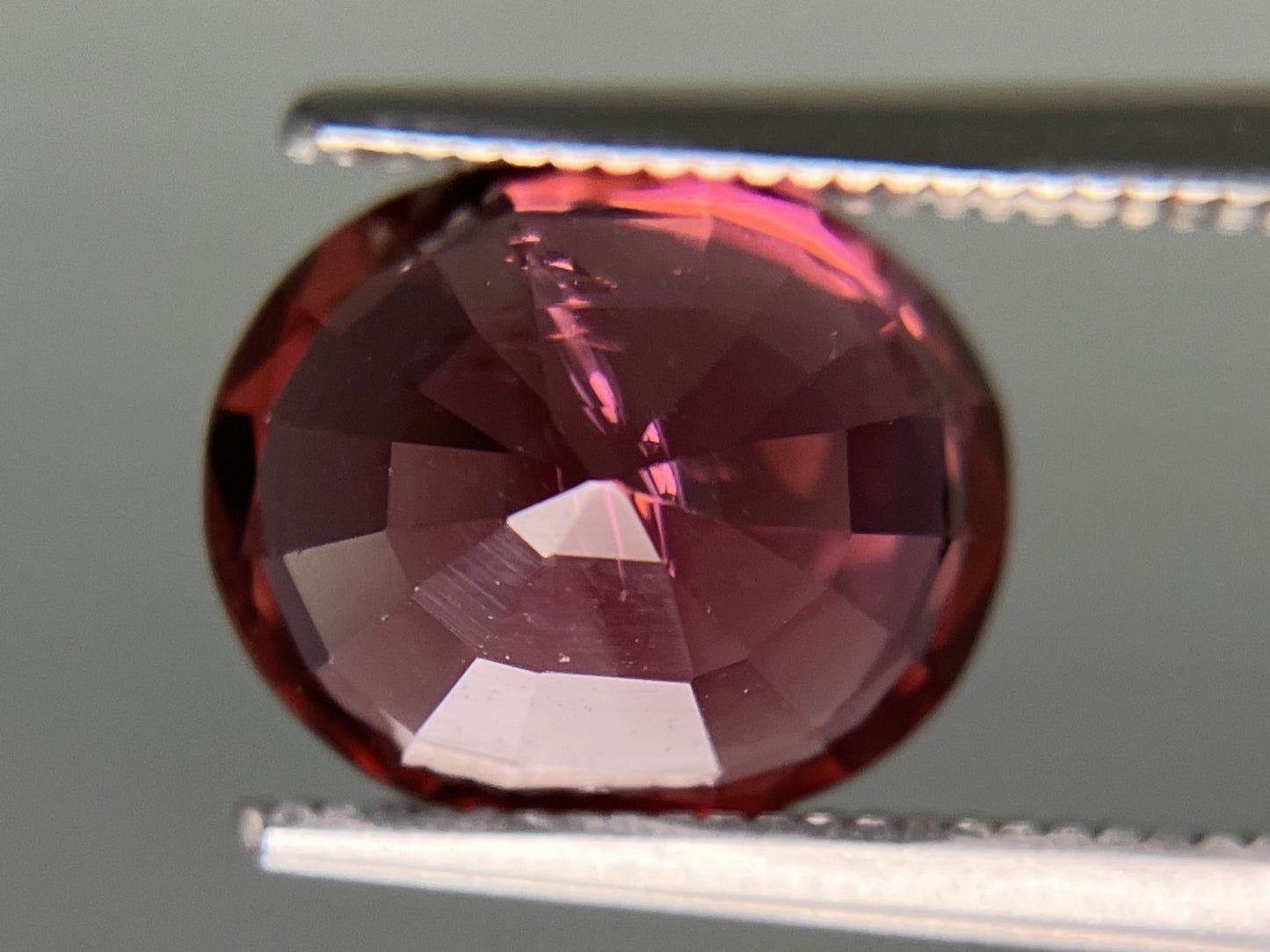 ピンクトルマリン 天然 3.809ct 宝石ソーティング付き 10.2㎜×8.5㎜×6.5㎜ ルース（ 裸石 ） 6375YY