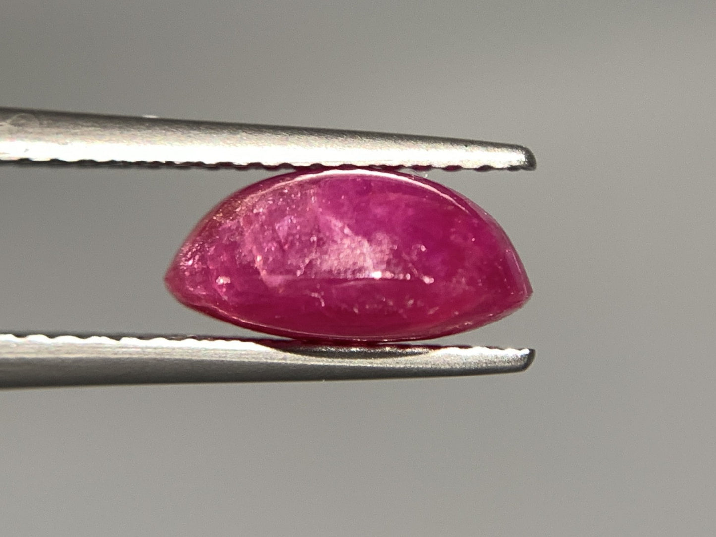 スタールビー 3.963ct 宝石ソーティング付き  10.3㎜×7.6㎜×4.9㎜ ルース（ 裸石 ） 2244Y