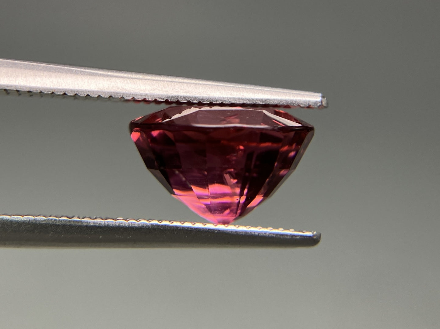 ピンクトルマリン 天然 3.809ct 宝石ソーティング付き 10.2㎜×8.5㎜×6.5㎜ ルース（ 裸石 ） 6375YY