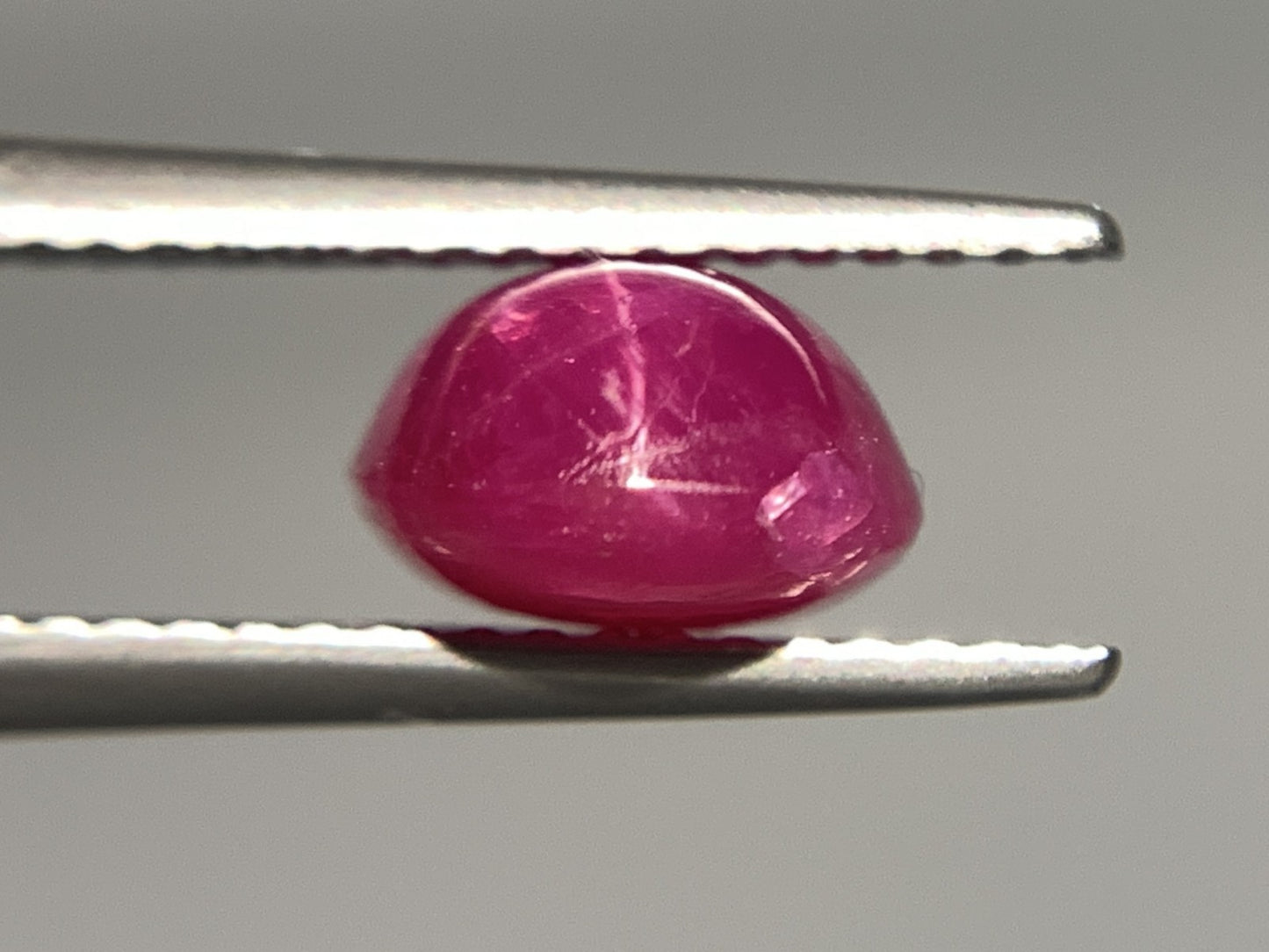 スタールビー 3.963ct 宝石ソーティング付き  10.3㎜×7.6㎜×4.9㎜ ルース（ 裸石 ） 2244Y