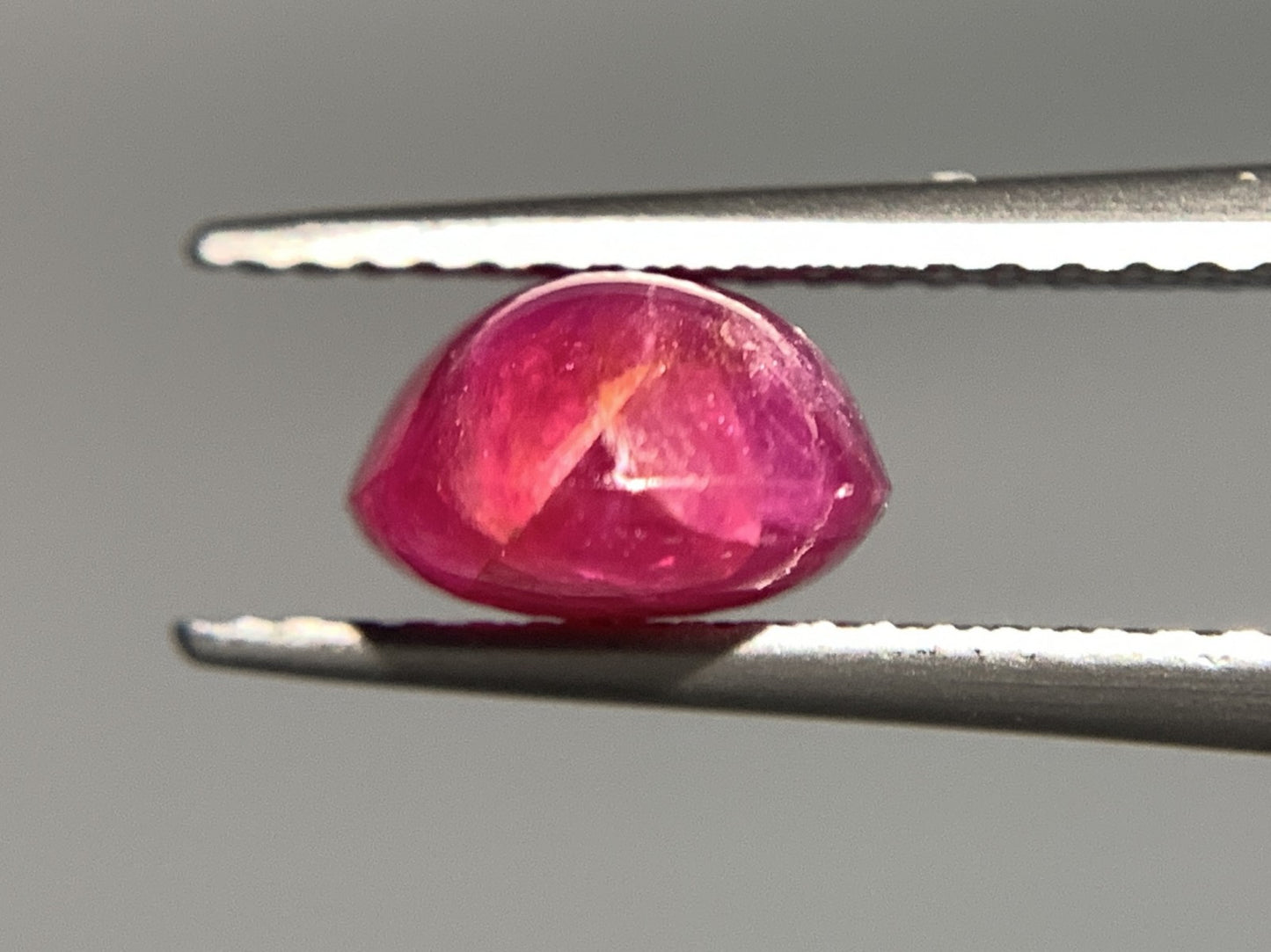 スタールビー 3.963ct 宝石ソーティング付き  10.3㎜×7.6㎜×4.9㎜ ルース（ 裸石 ） 2244Y