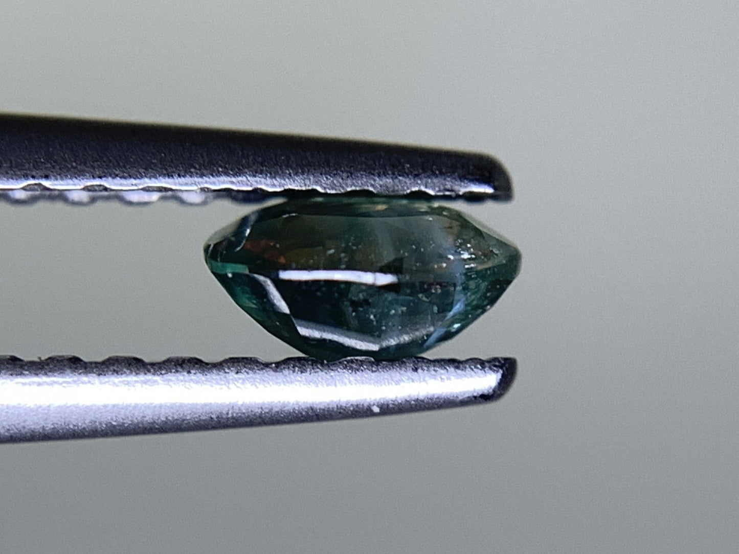 アレキサンドライト 0.333ct  中央宝石ソーティング付き  4.71㎜×3.72㎜×2.47㎜  天然 ルース（ 裸石 ） 4613Y