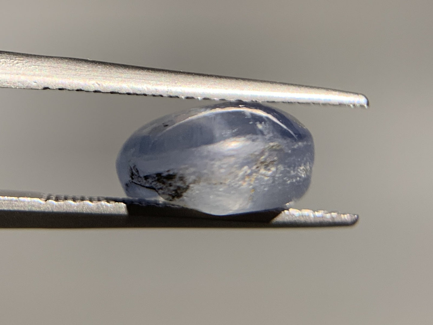 スターサファイア 天然 8.923ct 中央宝石ソーティング付き 12.5㎜×10.7㎜×6.1㎜ ルース（ 裸石 ） 6458Y