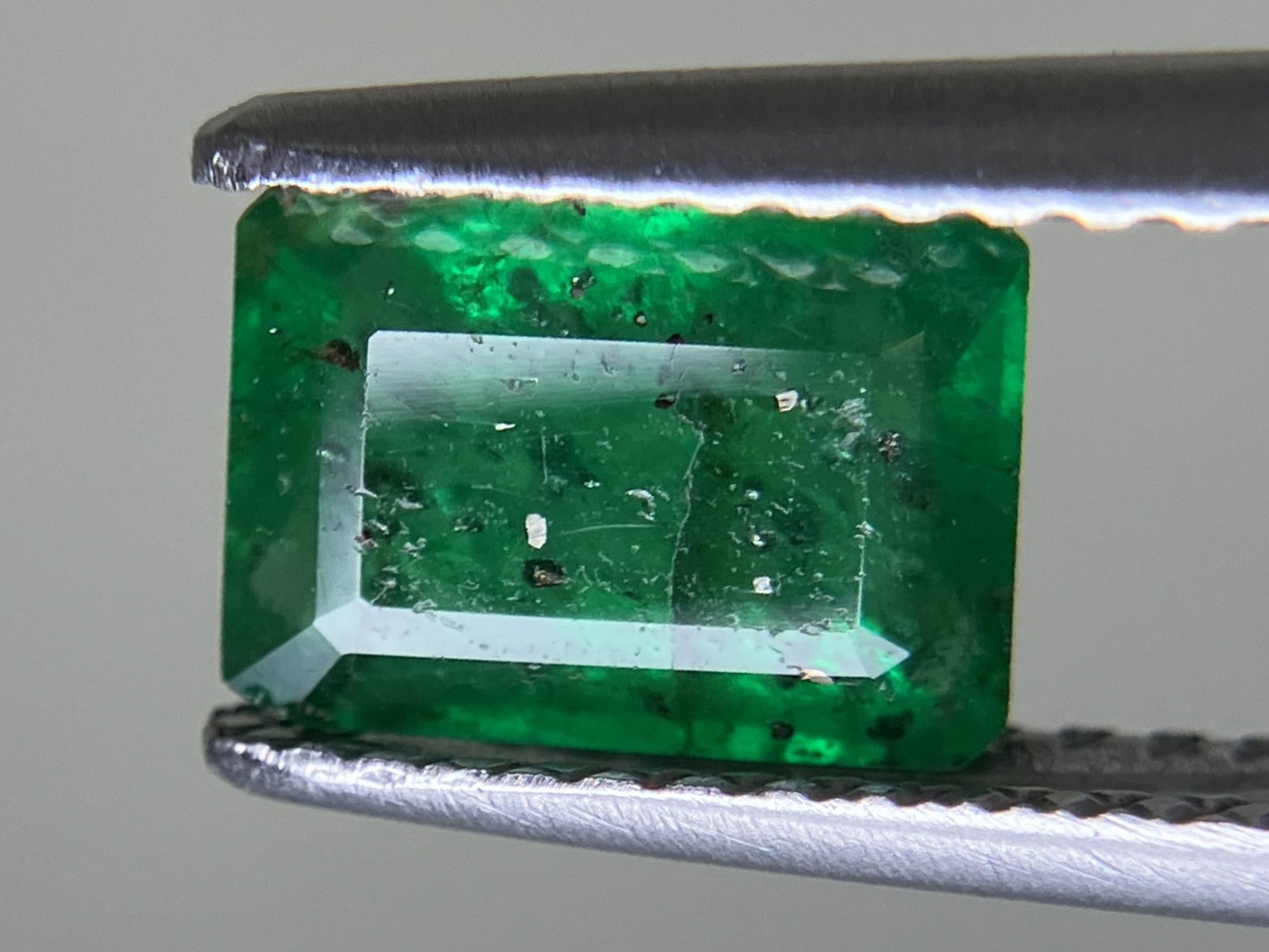エメラルド 1.073ct 中央宝石ソーティング付き 7.61㎜×5.37㎜×3.21㎜ ルース（ 裸石 ） 1200YY