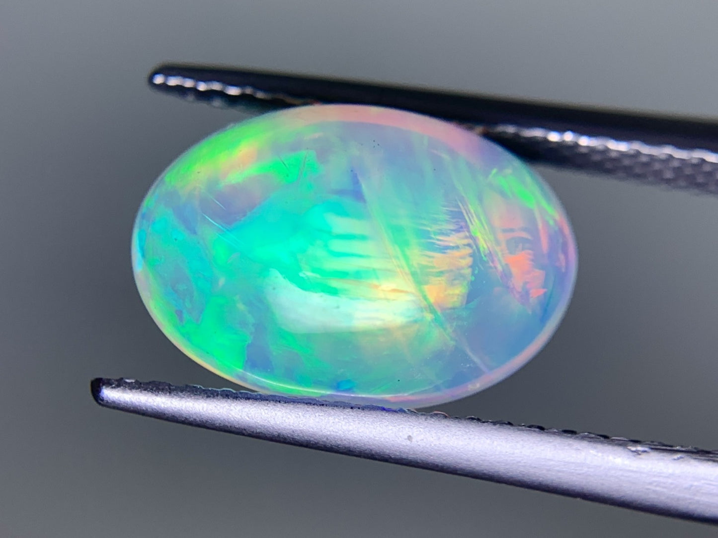 オパール 2.489ct 宝石ソーティング付き  11.8㎜×8.1㎜×5.2㎜  ルース（ 裸石 ） 3343Y