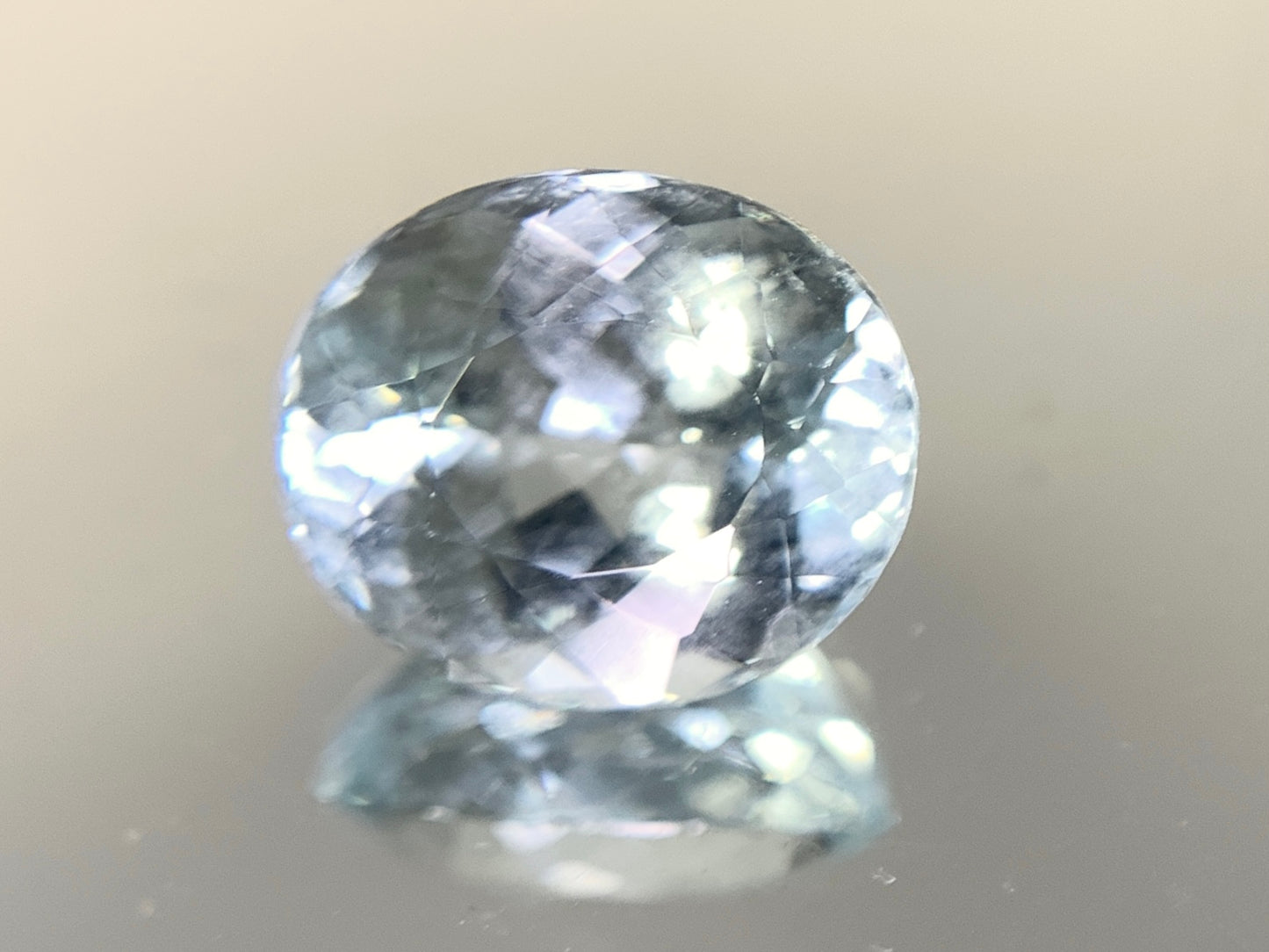 アクアマリン 4.111ct 宝石ソーティング付き 11.2㎜×9.4㎜×6.8㎜ ルース（ 裸石 ） 2299Y
