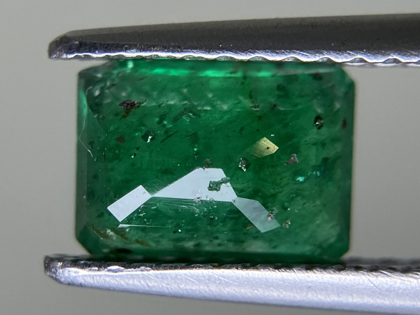 エメラルド 1.073ct 中央宝石ソーティング付き 7.61㎜×5.37㎜×3.21㎜ ルース（ 裸石 ） 1200YY