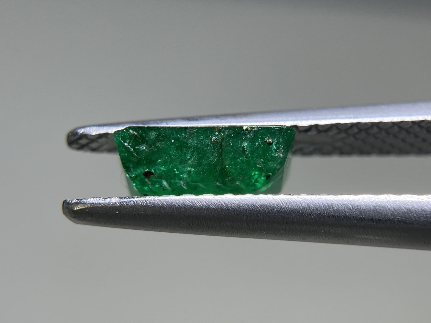 エメラルド 1.073ct 中央宝石ソーティング付き 7.61㎜×5.37㎜×3.21㎜ ルース（ 裸石 ） 1200YY