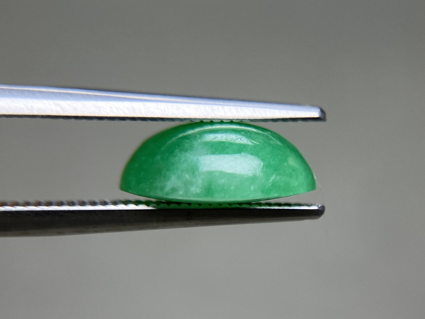 ヒスイ 翡翠 天然 4.653ct 宝石ソーティング付き 11.4㎜×9.2㎜×4.7㎜ ルース（ 裸石 ） 6302YY