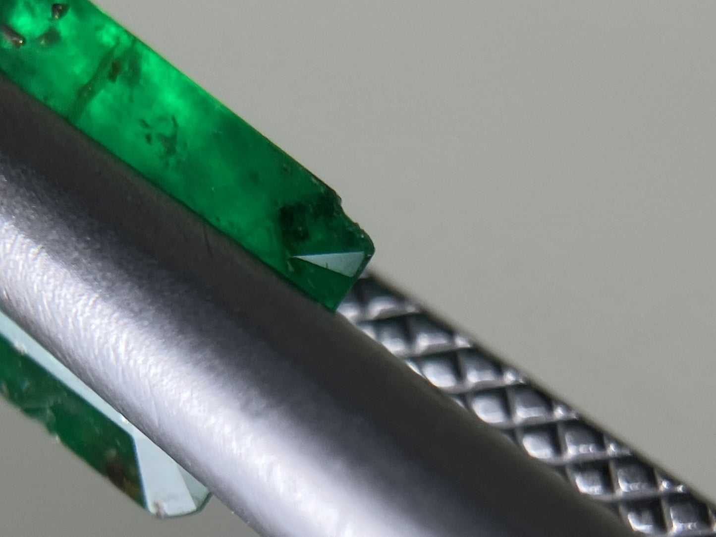エメラルド 1.073ct 中央宝石ソーティング付き 7.61㎜×5.37㎜×3.21㎜ ルース（ 裸石 ） 1200YY