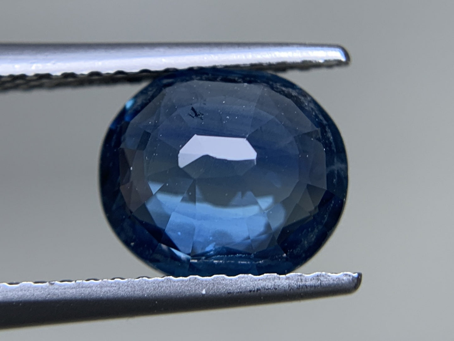 サファイア 天然 2.068ct 中央宝石ソーティング付き 8.65㎜×7.55㎜×3.42㎜ ルース（ 裸石 ） 6225Y