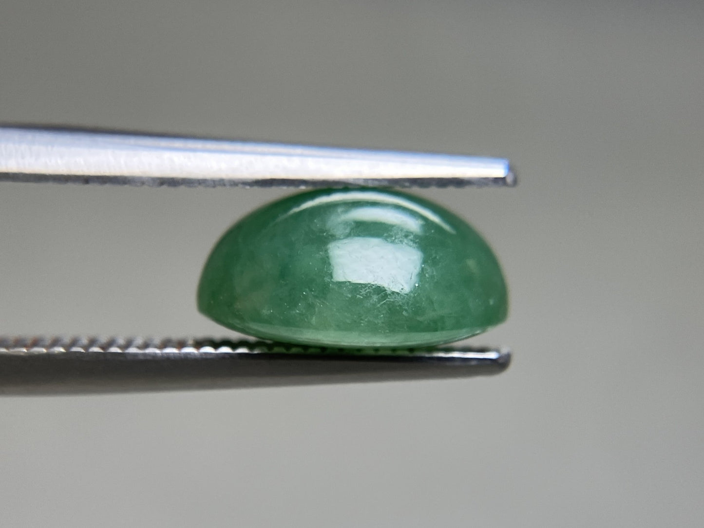 ヒスイ 翡翠 天然 4.795ct 宝石ソーティング付き 10.7㎜×8.9㎜×5.3㎜ ルース（ 裸石 ） 6214YY