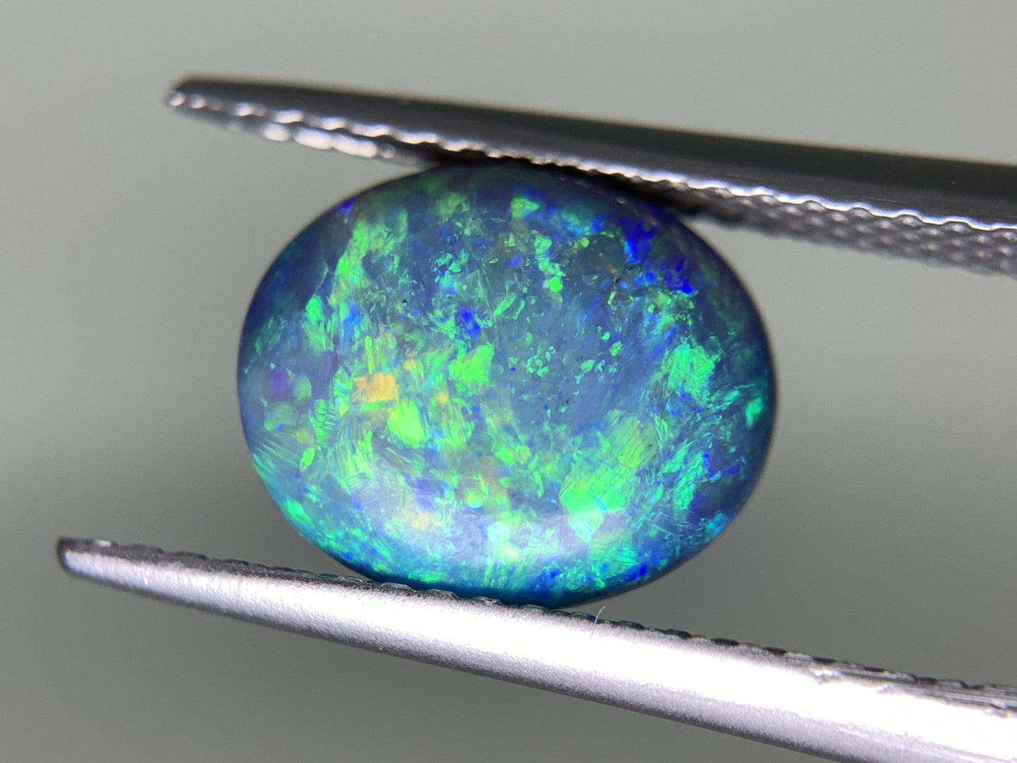 ブラックオパール 2.141ct  中央宝石ソーティング付き  9.9㎜×8.2㎜×4.2㎜  天然 ルース（ 裸石 ） 4749Y
