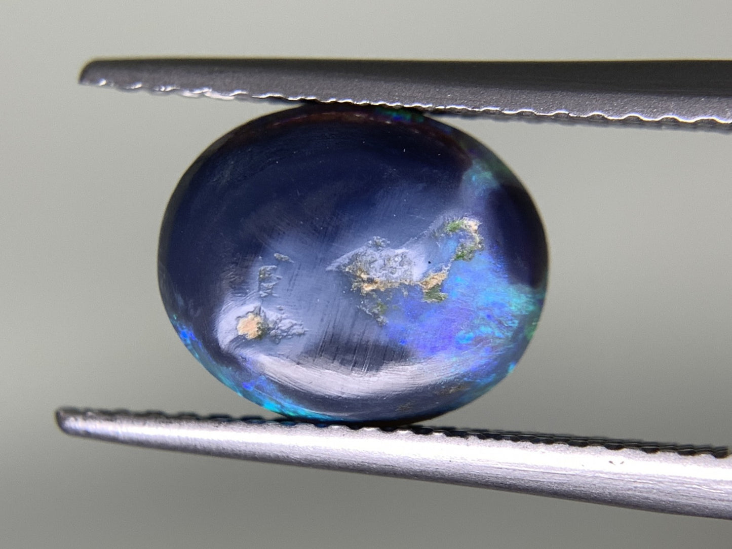 ブラックオパール 2.141ct  中央宝石ソーティング付き  9.9㎜×8.2㎜×4.2㎜  天然 ルース（ 裸石 ） 4749Y