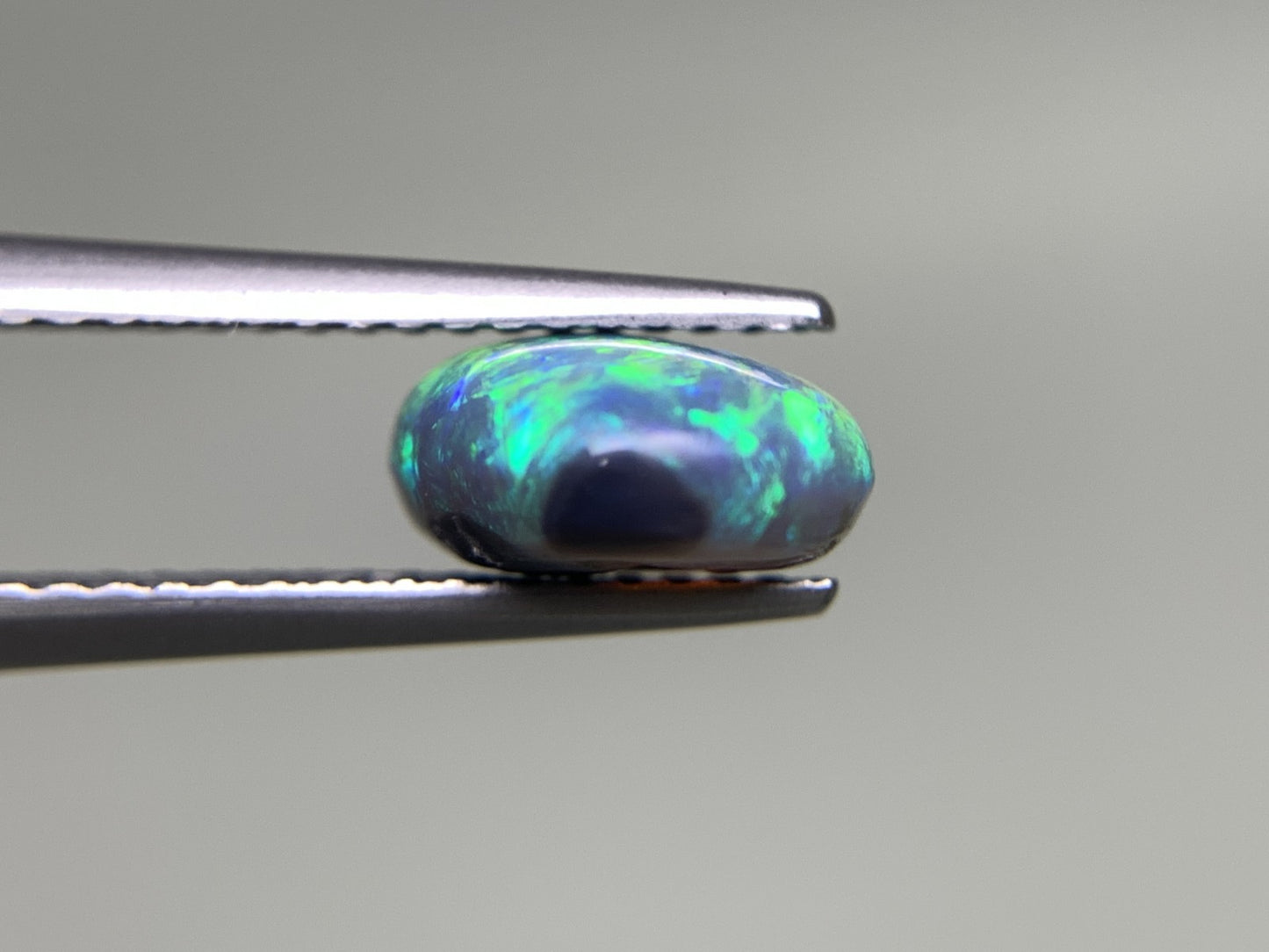 ブラックオパール 2.141ct  中央宝石ソーティング付き  9.9㎜×8.2㎜×4.2㎜  天然 ルース（ 裸石 ） 4749Y