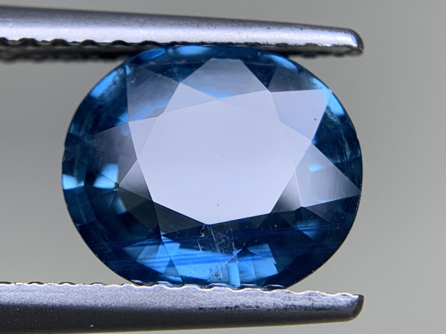 サファイア 天然 2.068ct 中央宝石ソーティング付き 8.65㎜×7.55㎜×3.42㎜ ルース（ 裸石 ） 6225Y