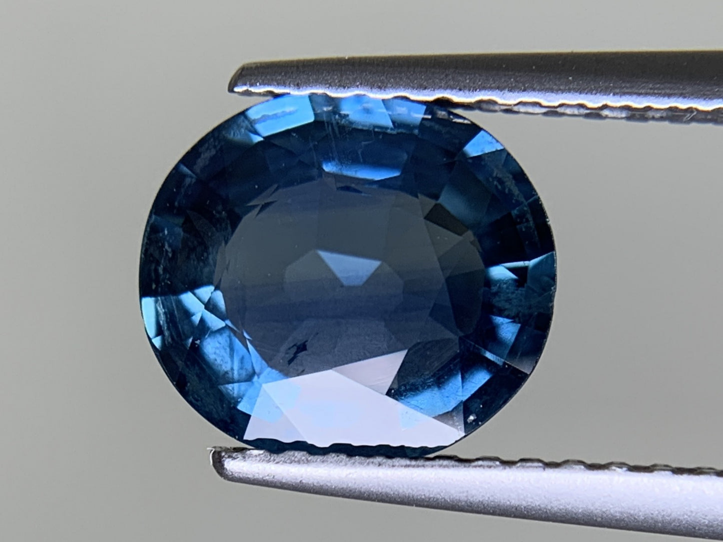 サファイア 天然 2.068ct 中央宝石ソーティング付き 8.65㎜×7.55㎜×3.42㎜ ルース（ 裸石 ） 6225Y